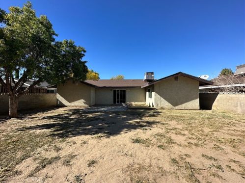 44840 Hanstead Ave, Lancaster CA  93535-2739 exterior
