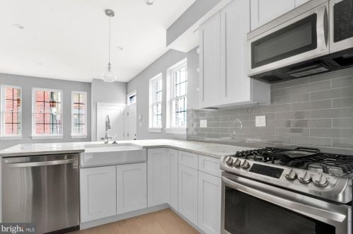 1007 22nd St, Philadelphia, PA 19146-0025