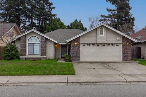 2438 Tokay St, Lodi, CA 95242-3647