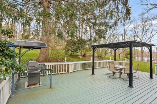 111 Little Brook Rd, New Canaan CT  06840-4917 exterior