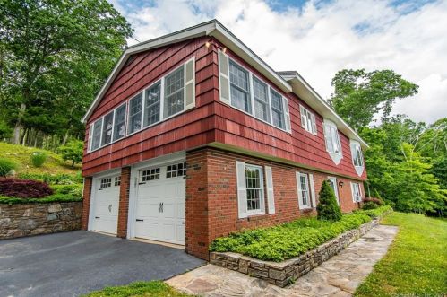 78 Smith Rd, Moosup, CT 06354-1823