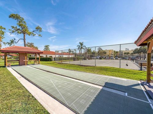 300 Forest Lakes Blvd, Naples FL  34105-5557 exterior