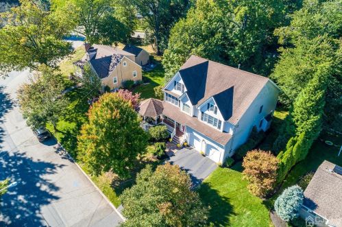 59 Huxley Rd, Metuchen, NJ 08840-1921