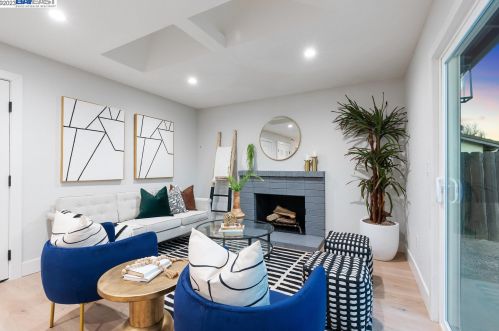 7298 Tamarack Dr, Pleasanton CA  94568-1749 exterior