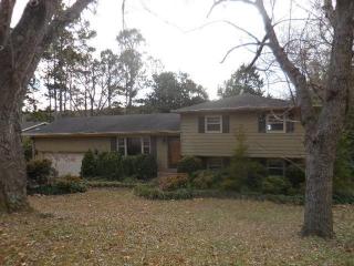 2806 Briarwood Dr, Huntsville, AL 35801-2223
