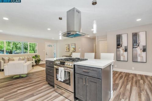 1704 Greer Ave, Concord CA  94521-2244 exterior