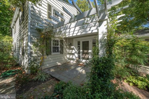 24 Paper Mill Rd, Newtown Square, PA 19073-1803