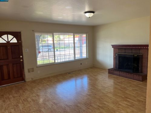 119 El Dorado Dr, West Pittsburg, CA 94565-5969