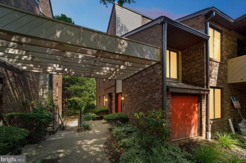 208 Mountainview Dr, Wayne, PA