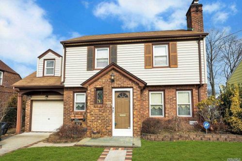 72 Clinton Ave, Roosevelt, NY 11575-1109