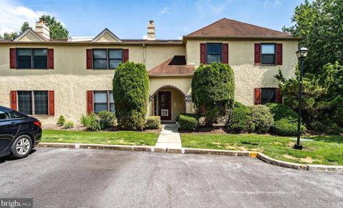 352 Norris Hall Ln, Norristown, PA 19403-5219