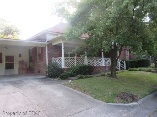 210 Pearl St, Clinton, NC 28328-2838