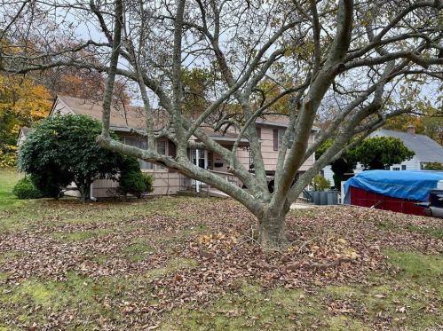 16 Eastwood Rd, Groton CT  06340-6011 exterior