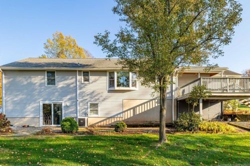 49 Metacomet Rd, Plainville, CT 06062-1824
