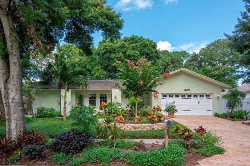 805 Hickory Ln, Palm Harbor, FL 34683-3008