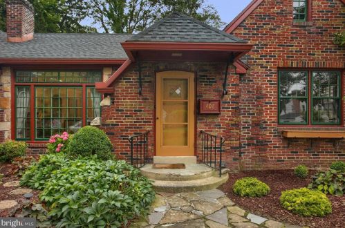 408 Arlington Rd, Camp Hill, PA 17011-2106