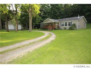 4340 Case Rd, Canandaigua, NY 14424-9326