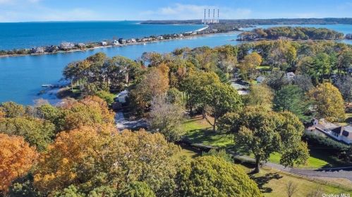 39 Bevin Rd, Northport, NY 11768-1131