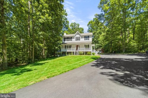 8819 Clinton Dr, Nokesville VA  20181-3205 exterior