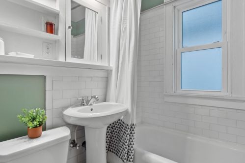 8134 Gridley Ave, Milwaukee WI 53213-3039 exterior