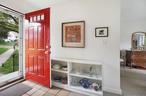 27 Green Hill Rd, North Haven CT  06473-2139 exterior