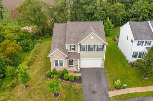 4003 Fieldcrest Dr, Bridgeville, PA 15017-3531