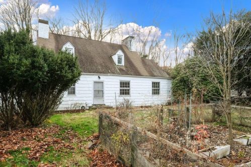 55 Meadowbrook Rd, White Plains, NY 10605-2203