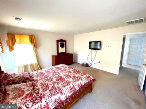 35 Colonial Dr, Charles Town WV  25414-4494 exterior