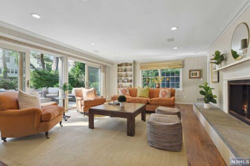 28 Greenview Way, Montclair NJ 07043-2531 exterior