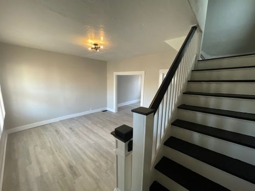 2115 6th Ave, Beaver Falls, PA 15010-3927