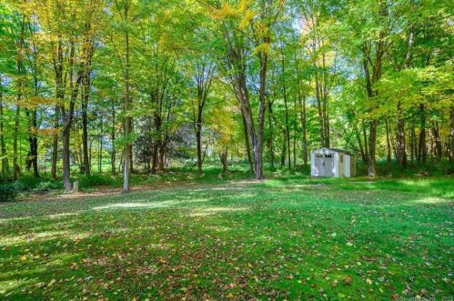 89 Berkshire Rd, Sandy Hook CT 06482-1425 exterior