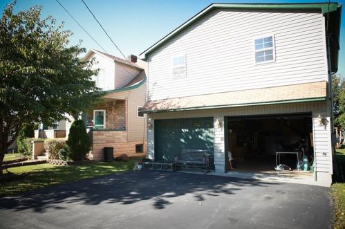 708 Cummings Ave, South Connellsville, PA 15425-2109