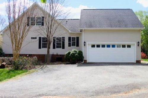 3700 Jeannie Rd, Whitsett NC  27377-8703 exterior