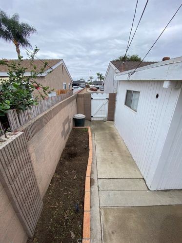 10402 Whirlaway St, Cypress CA  90630-4466 exterior