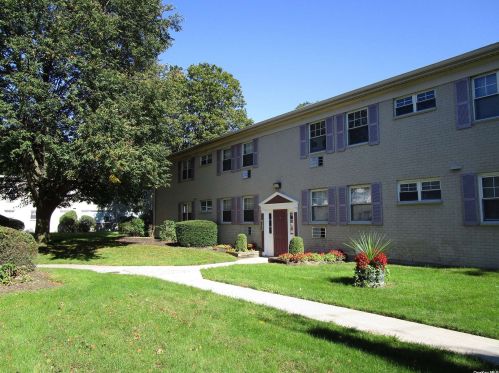 324 Post Ave, Westbury, NY 11590-2228