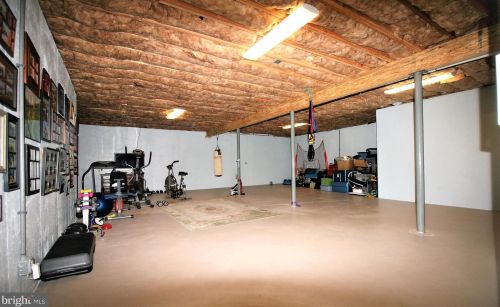 5 Middleton Dr, Trenton NJ exterior