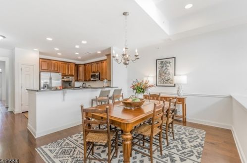 102 Quarry Dr, West Paterson NJ  07424-4255 exterior