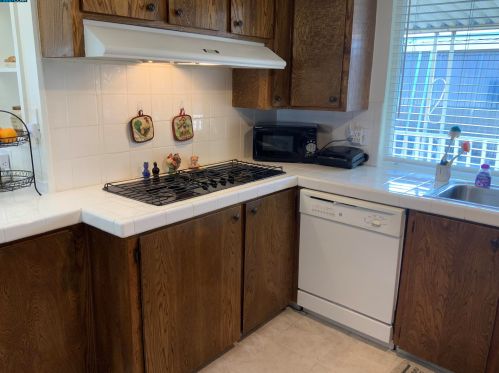 200 Queens Way, West Pittsburg CA  94565-5429 exterior