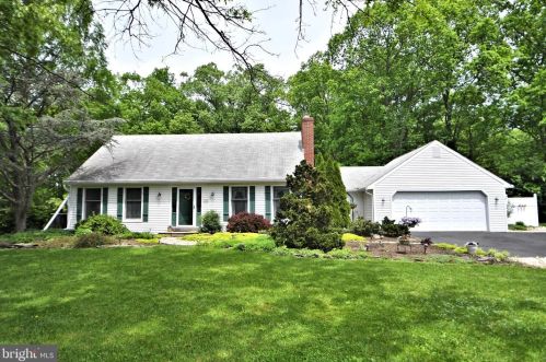 137 Woods Dr, Harleysville, PA 19438-1849