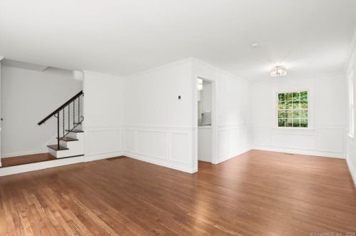 31 Hills Dr, New Canaan, CT 06840-5624