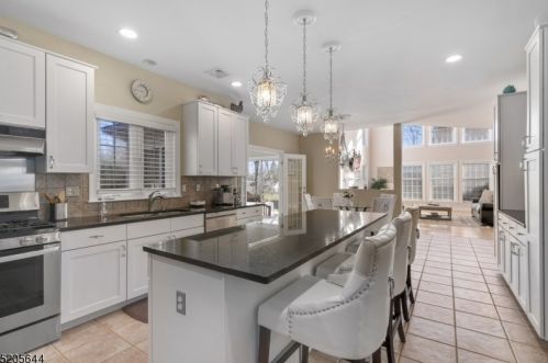 409 Beverwyck Rd, Parsippany NJ  07054-1537 exterior