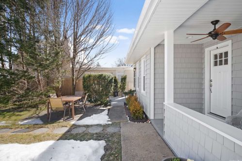 20 Locust Pl, Matinecock, NY 11560-1812
