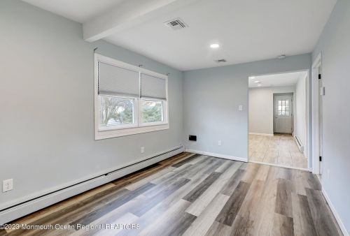 127 Cedar Ave, Middletown NJ  07748-5503 exterior