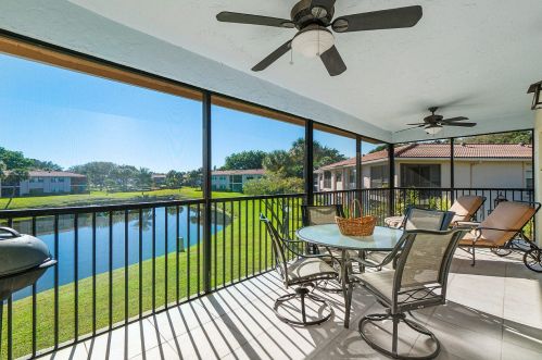 37 Southport Ln, Boynton Beach, FL 33436-6426