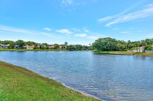 153 Tall Oaks Cir, West Palm Beach, FL 33410-4467