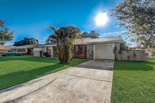 821 Flag Ln, Kissimmee, FL 34759-3322
