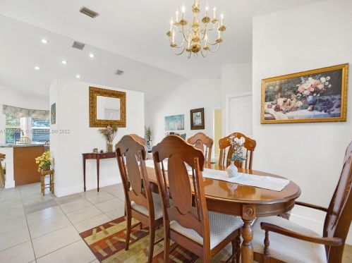 425 198 Ter, Hollywood FL exterior