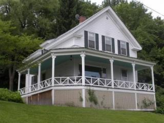 25 Slayton Ter, West Woodstock, VT 05091-1323