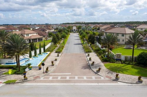 8035 Chilton Dr, Orlando FL 32836 exterior