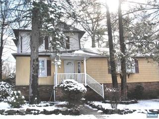 13 Kingsberry Ave, Westwood, NJ 07675-3008